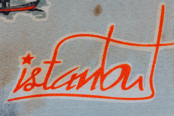 Хлопчатобумажная ткань с напечатанным словом Стамбул