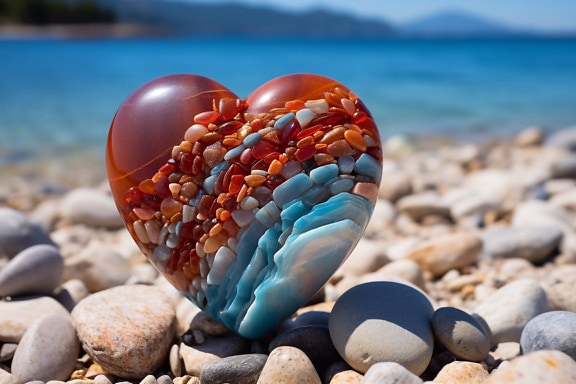 크로아티아의 바위에 하트 모양의 돌