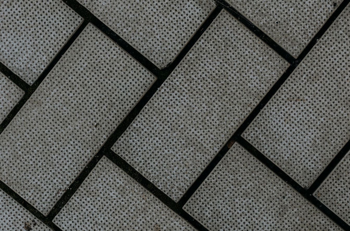 Textúra betónovej tehlovej steny so vzorom rybej kosti