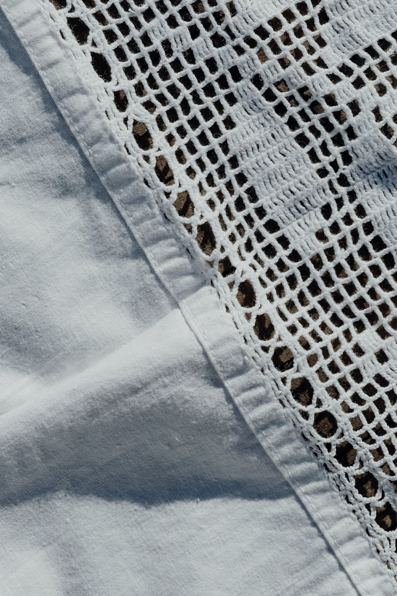 Tessuto fazzoletto di cotone bianco con bordo all’uncinetto
