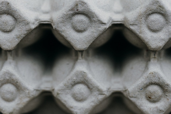 Detail textury papírového povrchu krabice od vajec