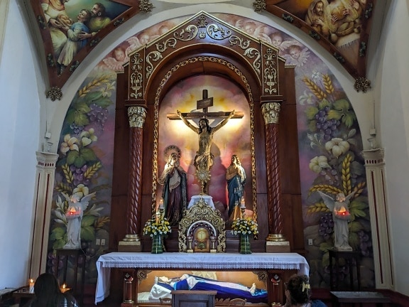 耶稣基督被钉在十字架上，在格林纳达的萨尔特瓦教堂