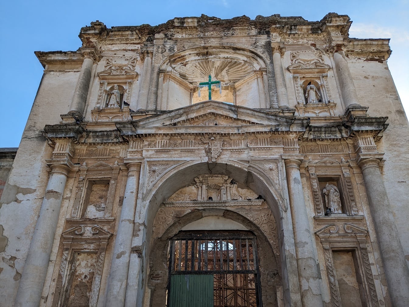 Reruntuhan gereja dan tempat kelahiran Santa Teresa dari Yesus di Antigua