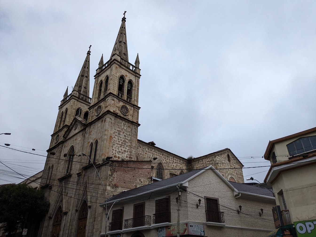 雷科莱塔圣何塞教堂，有两座塔楼