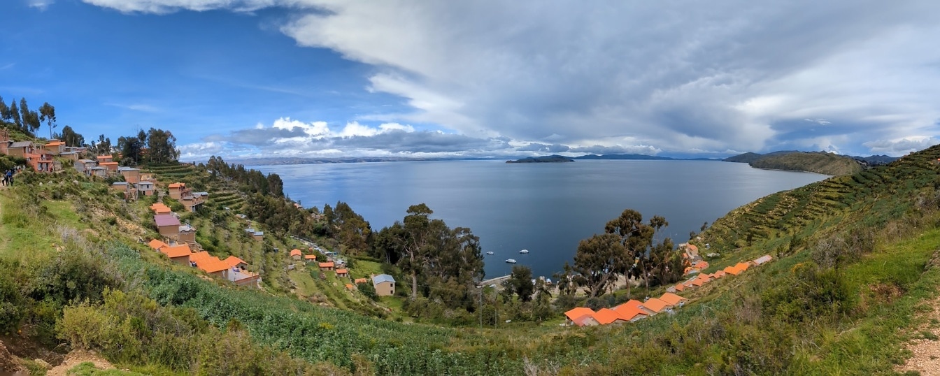 Landskab af Titicacasøen i Bolivia