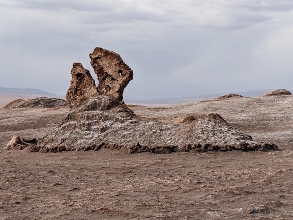 Skalný útvar známy ako hlava dinosaura v Atacame v Čile v najsuchšej púšti na svete