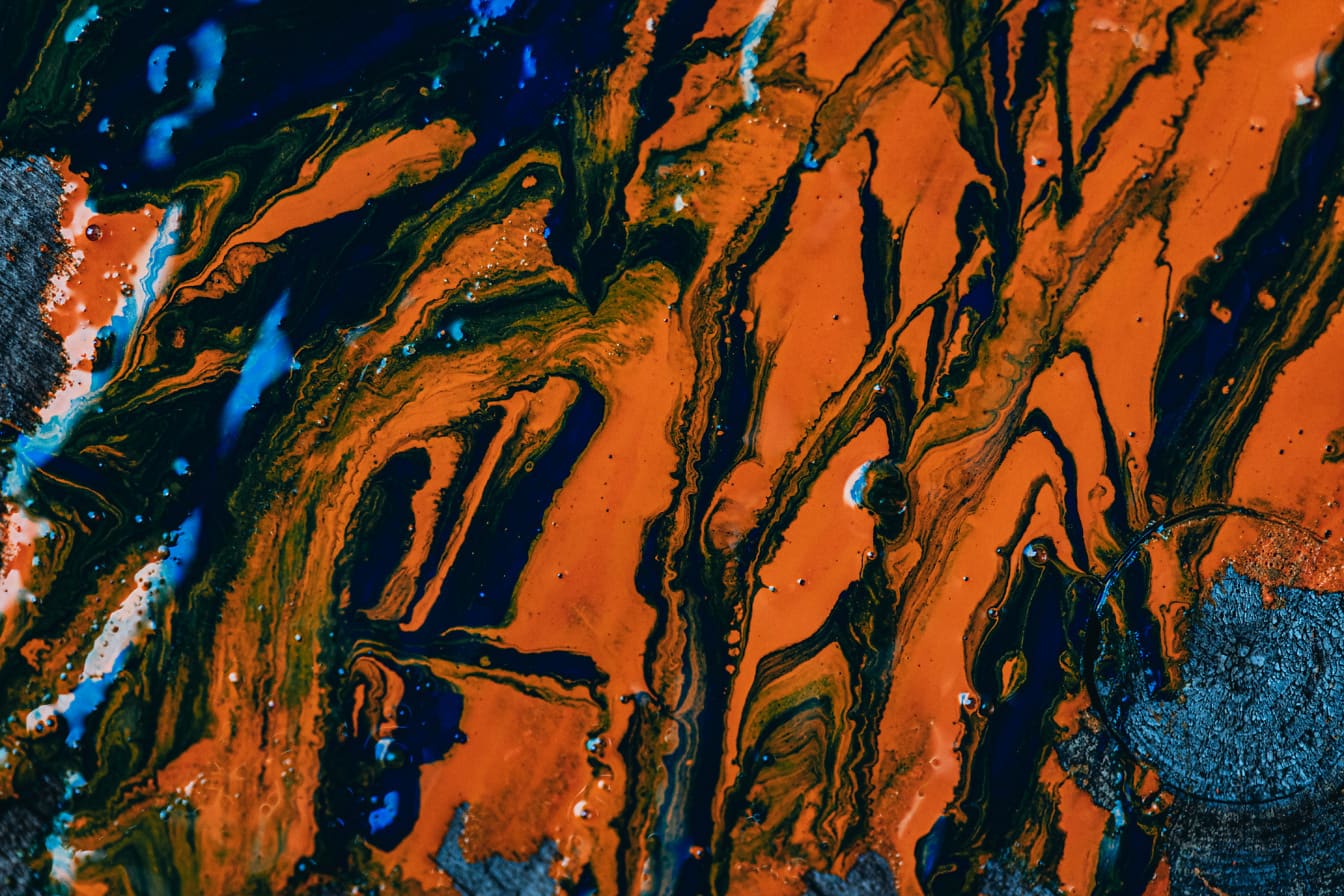 Texture d’un mélange de peinture acrylique orange foncé et bleu
