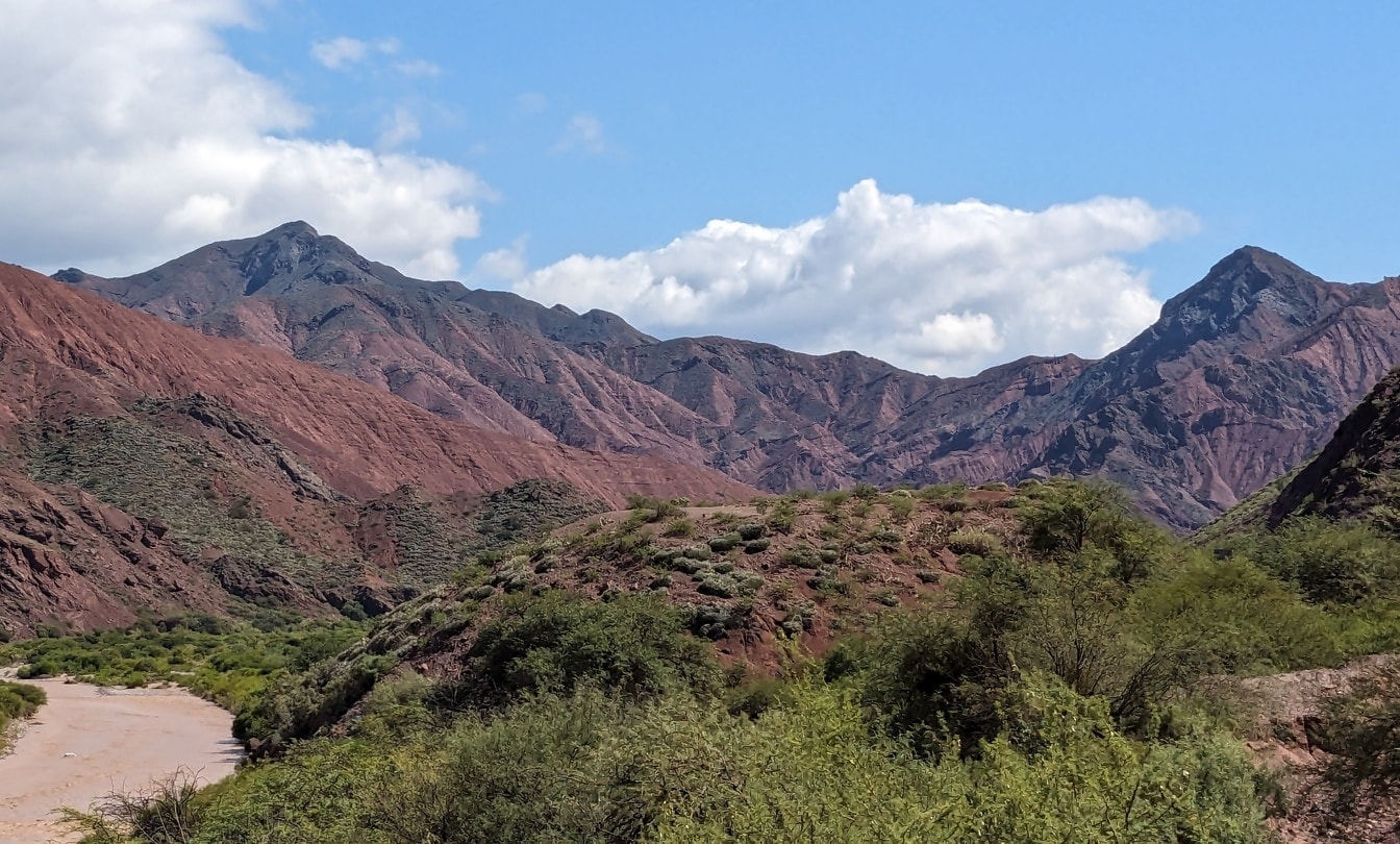 Τοπίο των βουνών στην Quebrada de las Conchas στην Αργεντινή
