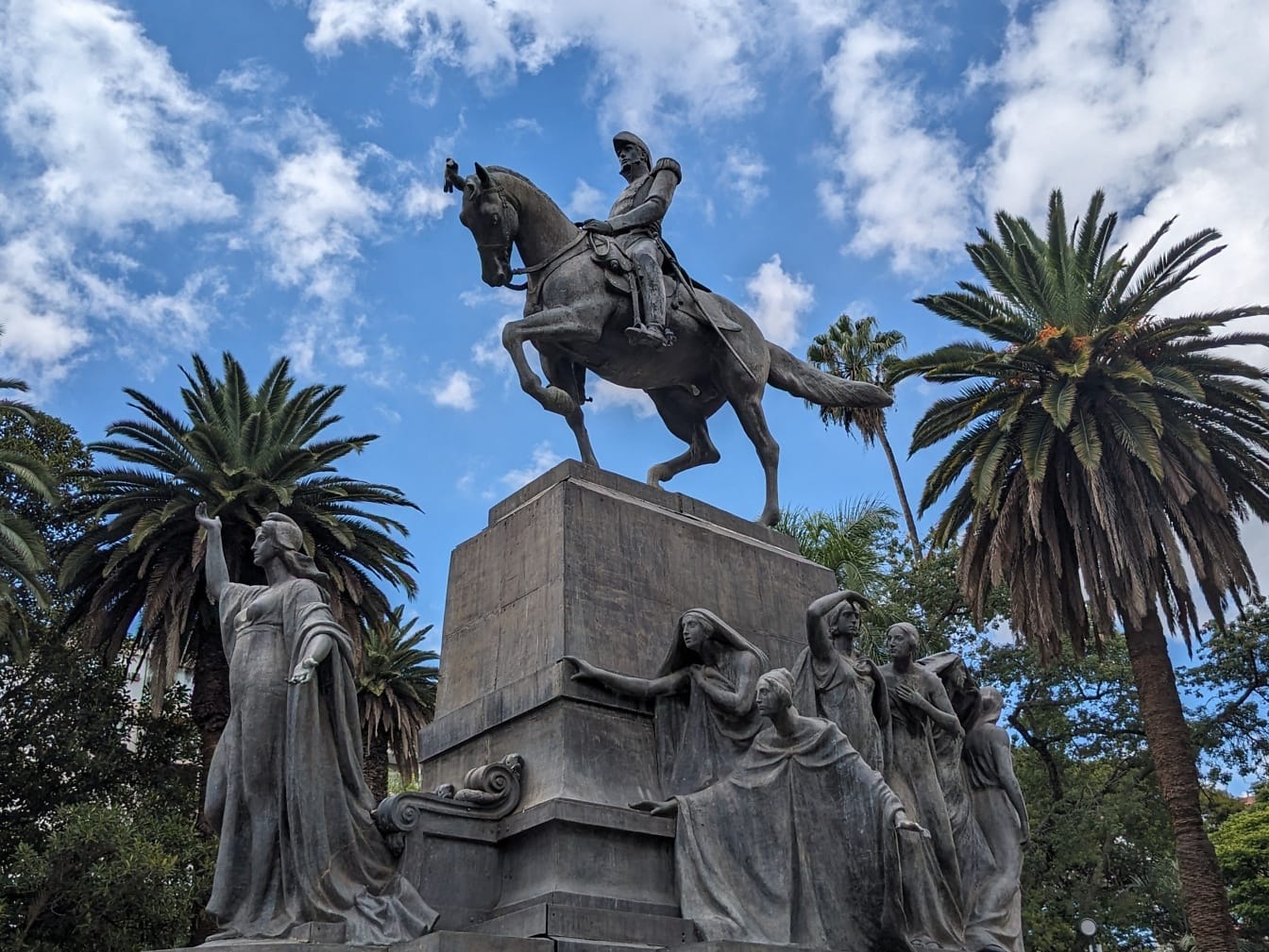 Statua del generale Juan Antonio Álvarez de Arenales (1770 –  1831) in Piazza 9 Luglio, a Salta in Argentina