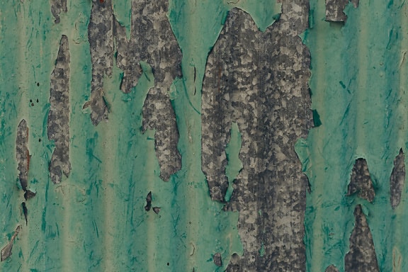 Grønn maling som skreller av fra galvanisert metall