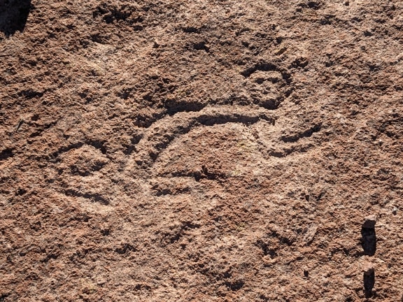 Naive Steinmetzarbeiten, eine Petroglyphe in Südamerika könnte aus der Jungsteinzeit stammen