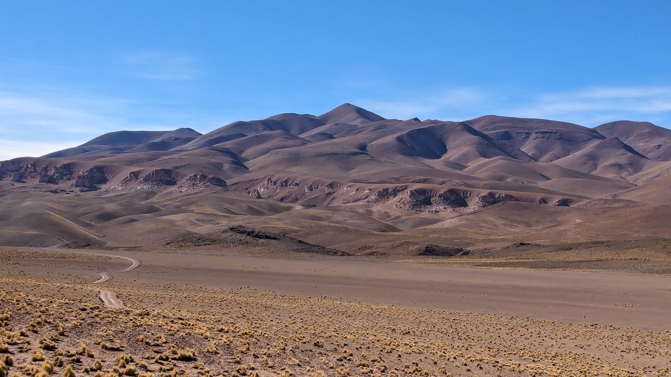 Upea maisema Puna de Atacamalla, maailman kuivimmalla autiomaassa