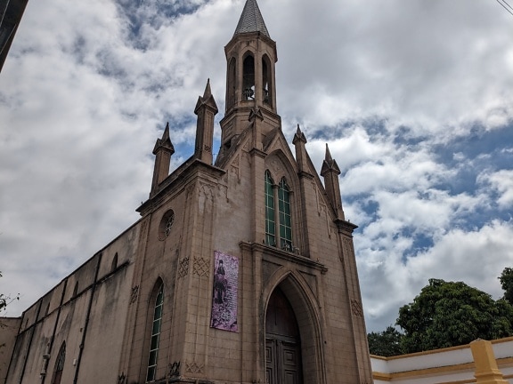Католическа йезуитска църква и манастир на Сан Франциско в Ла Роя в Аржентина