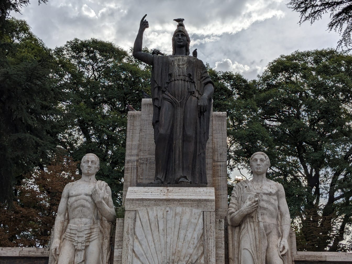 Statue auf dem Italy Square (Plaza Italia) in Mendoza, Argentinien