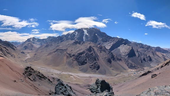 Montaña Aconcagua en la cordillera de los Andes en la provincia de Mendoza en Argentina