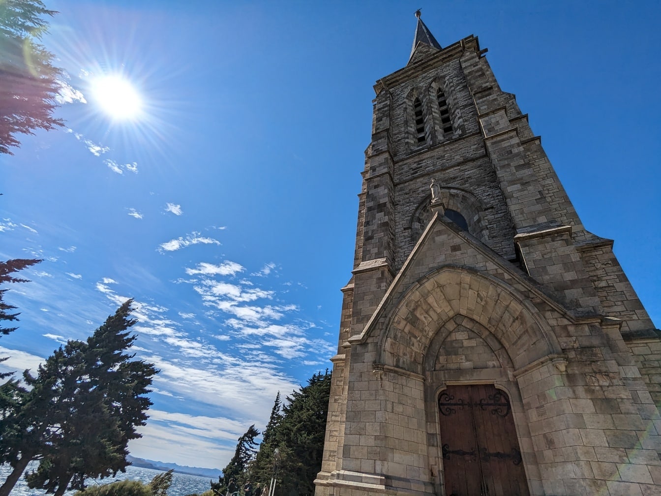 A catedral de Nossa Senhora de Nahuel Huapi em San Carlos de Bariloche na Patagônia, Argentina