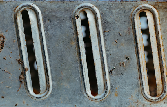 镀锌钢制手刨丝器生锈的金属表面