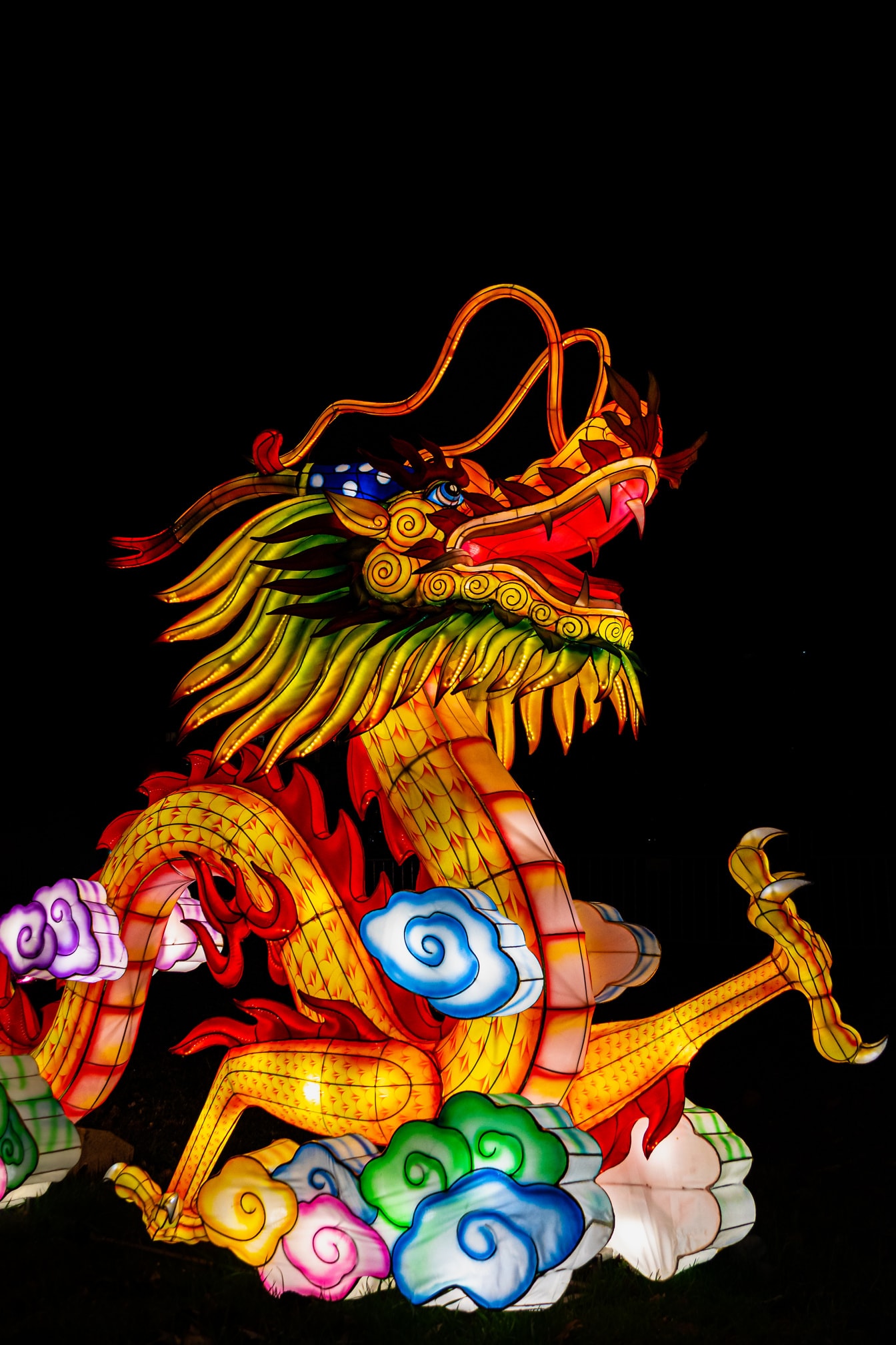 中国龙，中国元宵节上的彩色雕塑，也被称为上元节
