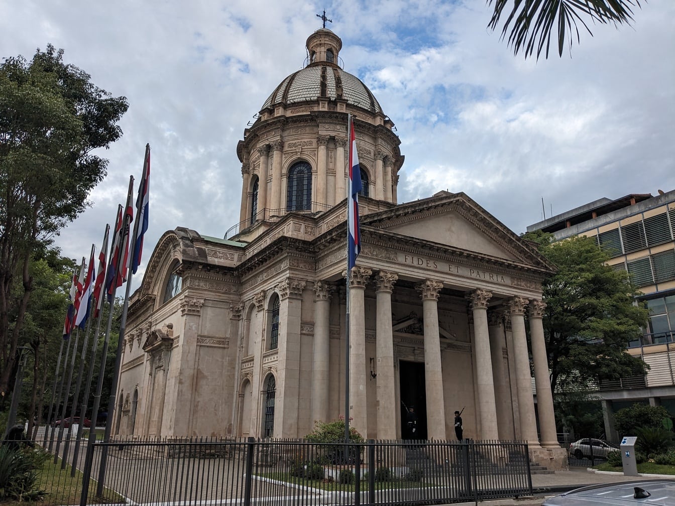 Buitenkant van het gebouw van Nationaal Pantheon van Helden in Asuncion, een hoofdstad van de republiek Paraguay