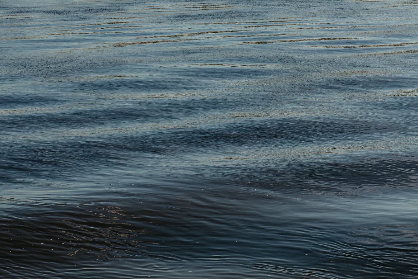 Textura vodní hladiny s vlnkami