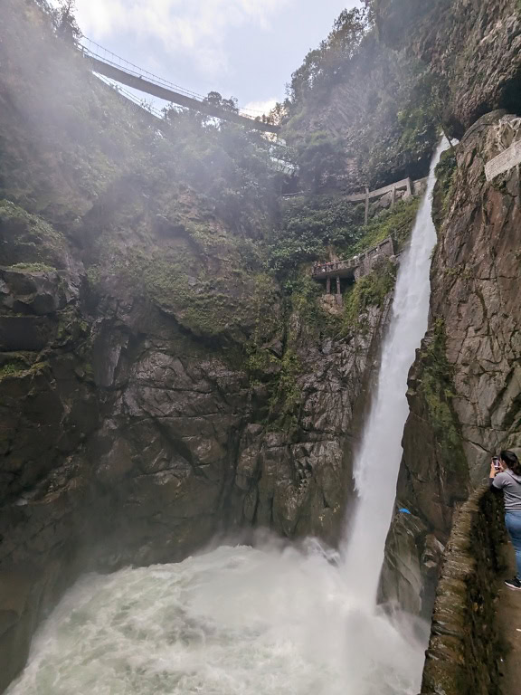 Landschap van natuurlijk wonder van Ecuador de waterval van de Duivel in de Andes