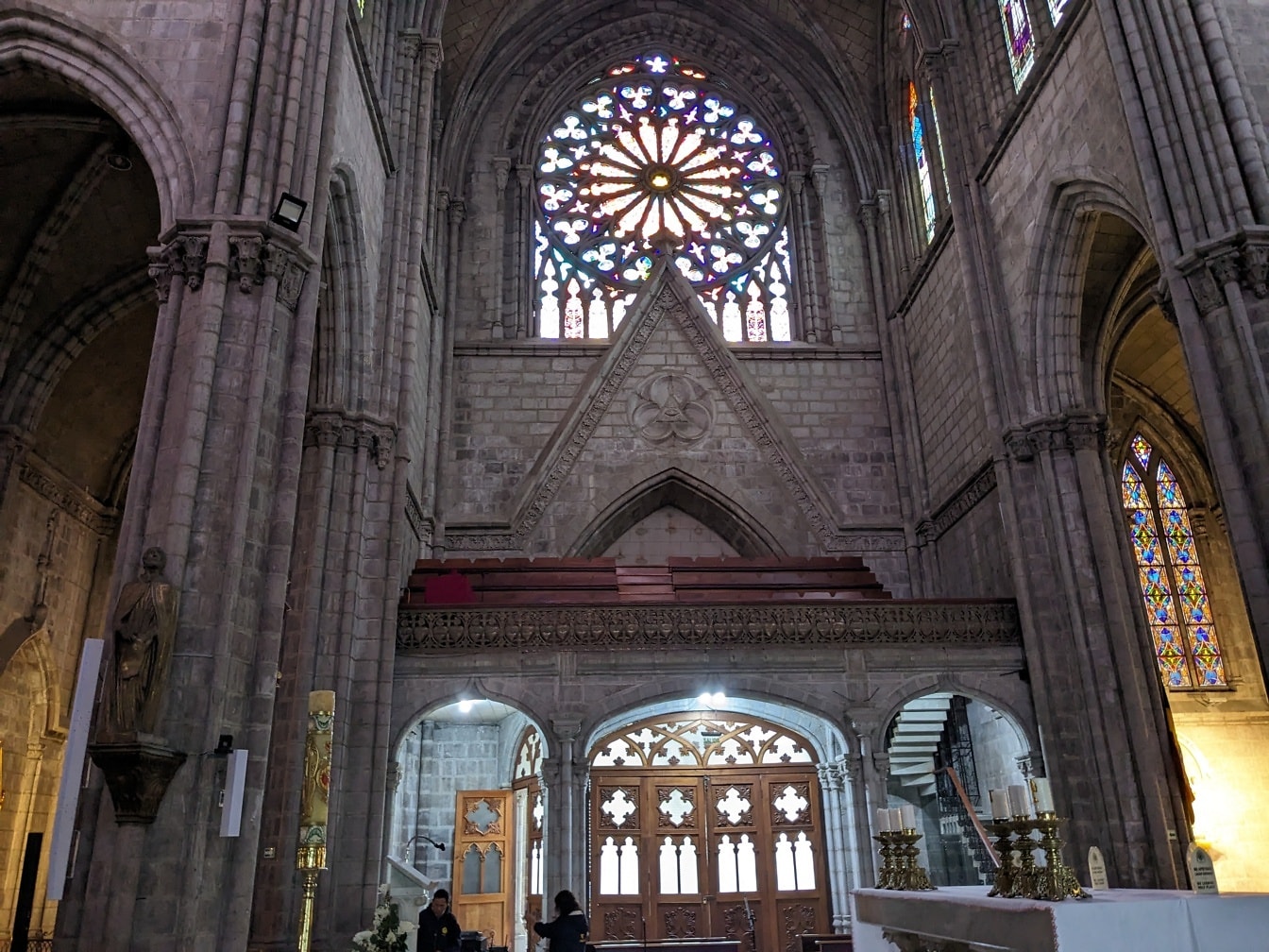 Die Basilika des Nationalgelübdes, eine römisch-katholische Kirche im historischen Zentrum von Quito in Ecuador