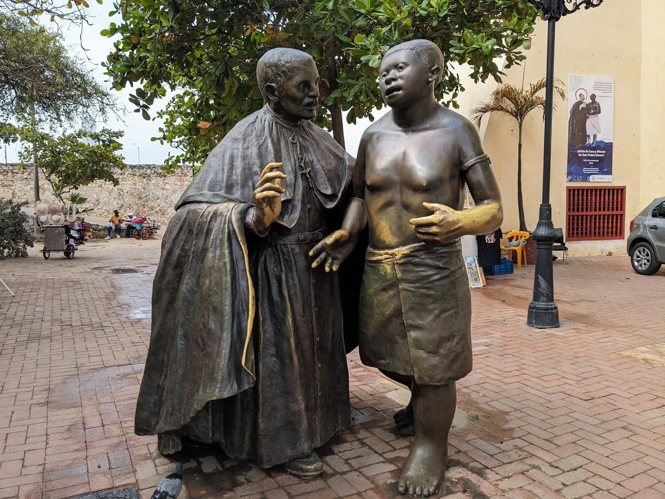 รูปปั้น San Pedro Claver ใน Cartagena de Indias ในโคลัมเบีย