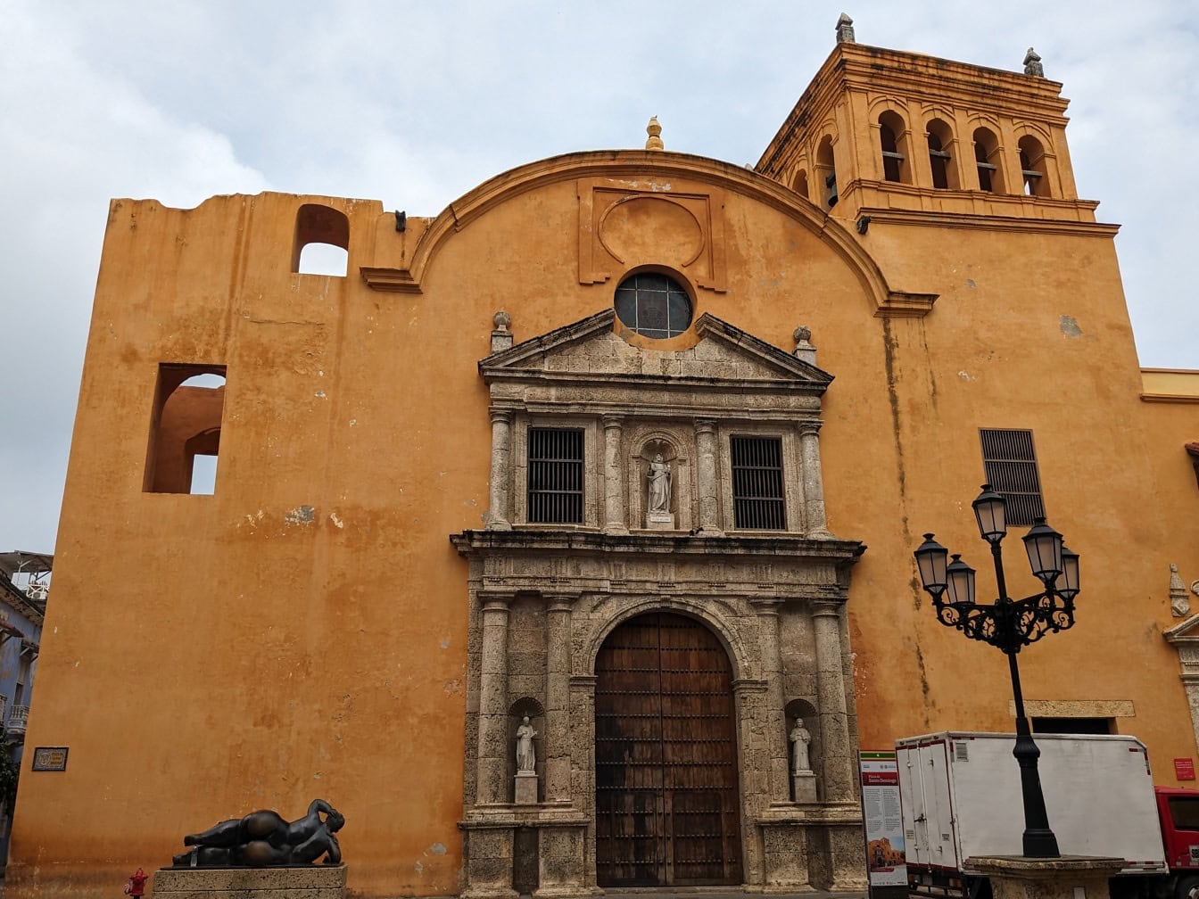 Kerk en klooster van Santo Domingo bekend als kerk van San Daniel in de stad Cartagena DE Indias in Colombia, Zuid-Amerika