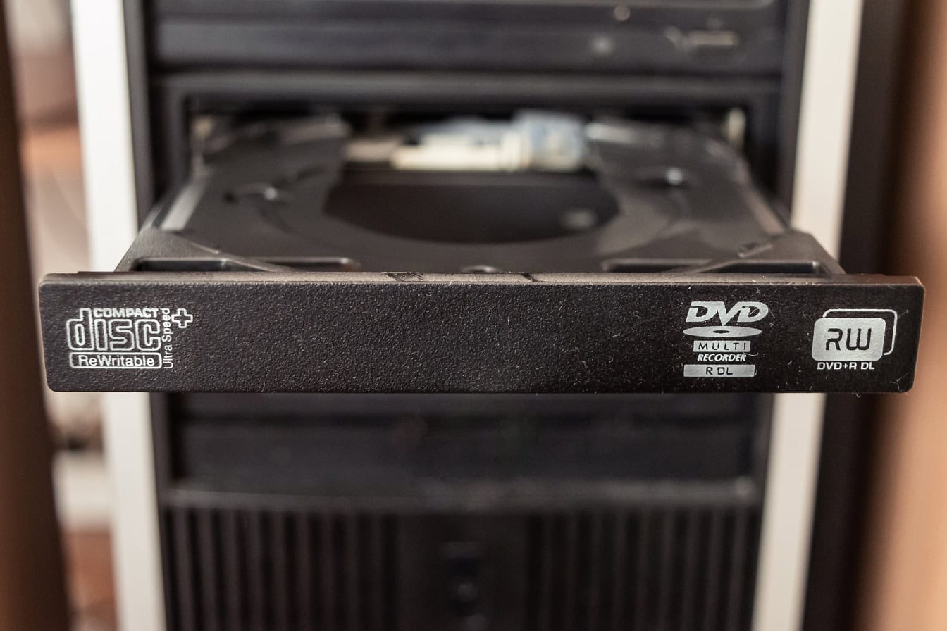 Drive DVD di komputer untuk disk CD/DVD yang dapat ditulis ulang