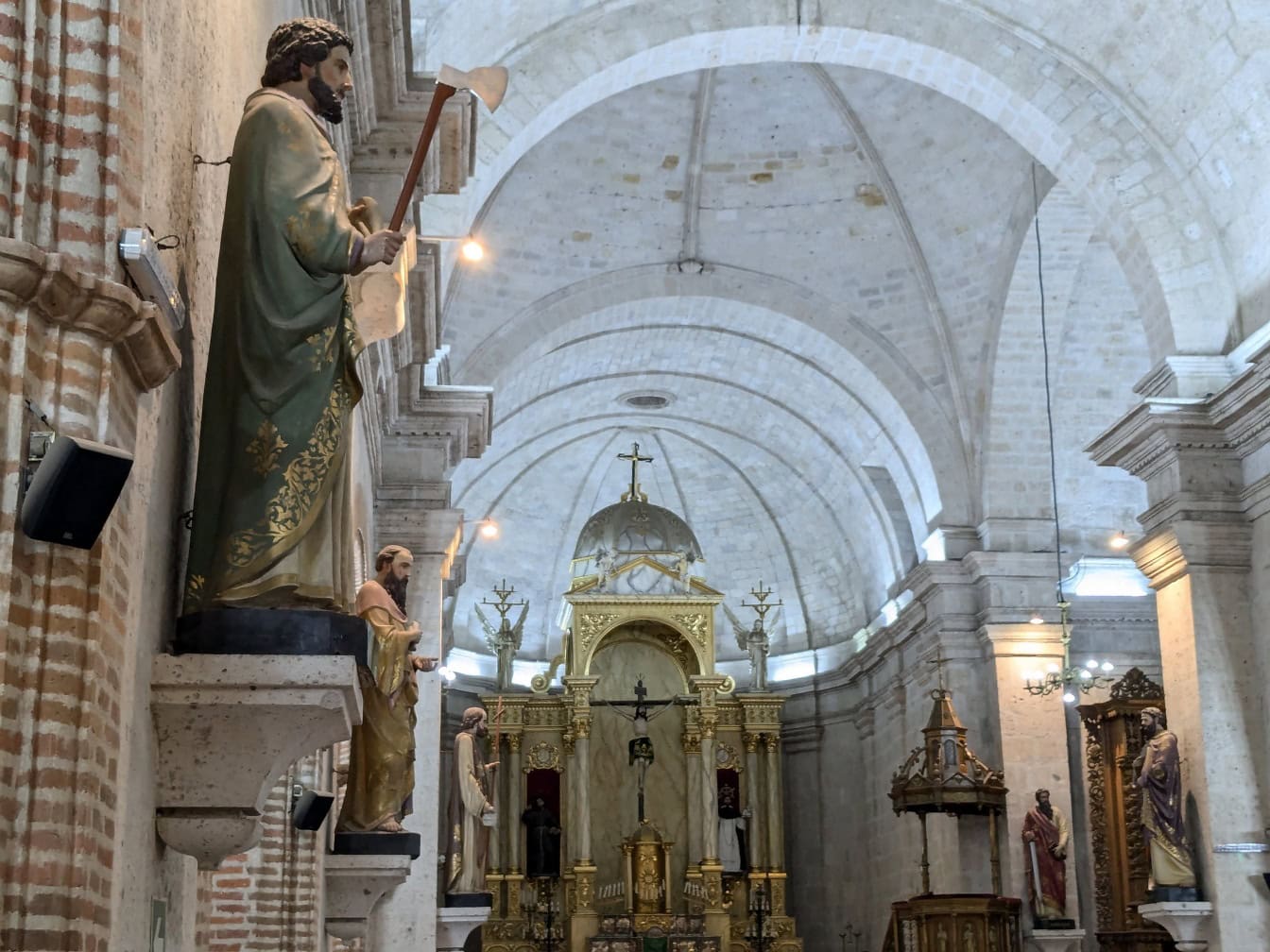 Interiér kostola La Merced v Arequipe, Peru