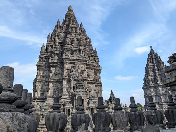 Le Prambanan, un complexe de temples hindous à Yogyakarta sur l’île de Java en Indonésie, un site protégé par l’Unesco