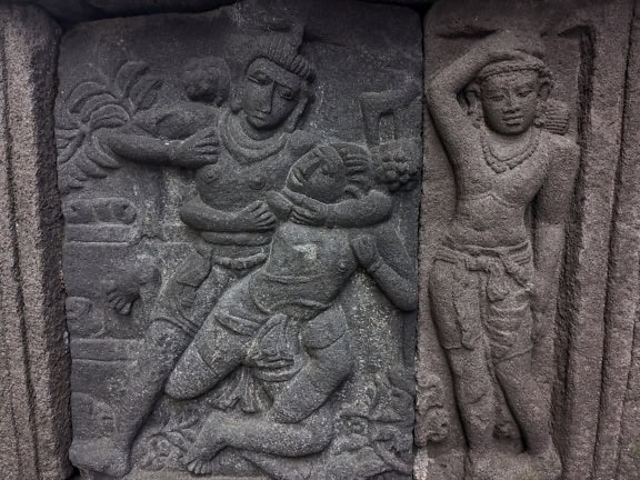 Artefacts en pierre du IXe siècle de dieux hindous au temple de Candi Prambanan en Indonésie