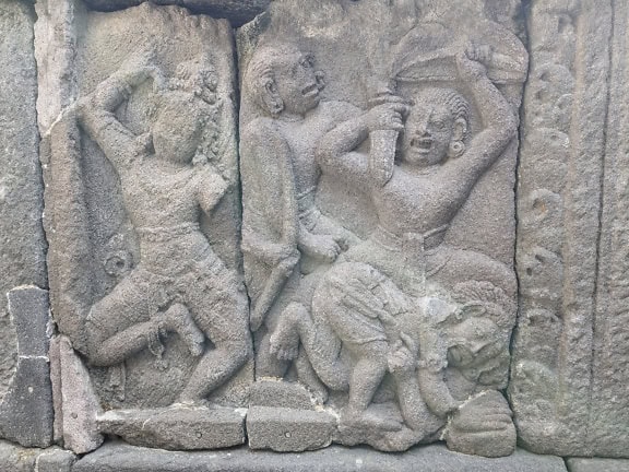 Artefakty vytesané do kamene v hinduistickém chrámu Candi Prambanan nebo Rara Jonggrang, který je zapsán na seznamu světového dědictví UNESCO na Jávě v Indonésii