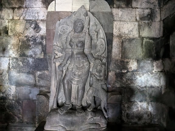 Statue av Durga-gudinnen ved Shiva-tempelet ved Prambanan-tempelet i Yogyakarta på Java, Indonesia