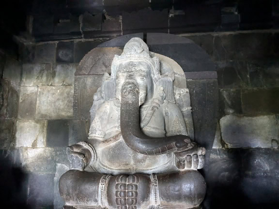 Steinstatue des Hindu-Gottes Ganesha aus dem 9. Jahrhundert im Prambanan-Tempel in Yogyakarta, Insel Java in Indonesien