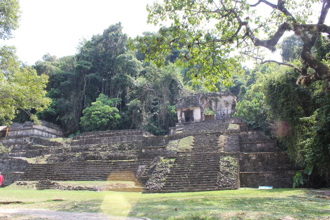 頭蓋骨の神殿はコロンブス以前のマヤ文明、メキシコ、チアパス州パレンケの遺跡