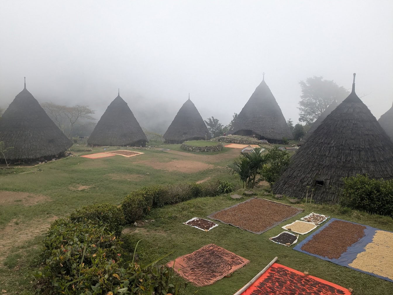 Aldeia de Wae Rebo, aldeia étnica tradicional de Manggaraian, ecoturismo na Indonésia