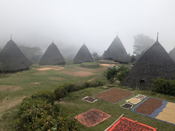 Wae Rebo landsby tradisjonell Manggaraian etno landsby, økoturisme i Indonesia