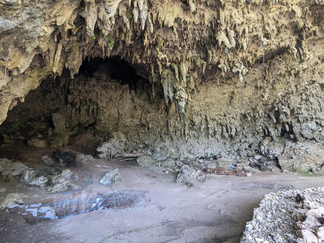 La grotte de Liang Bua, un site archéologique et paléontologique à Bali où l’on découvre l’Homo floresiensis, alias l’homme de Flores ou hobbit