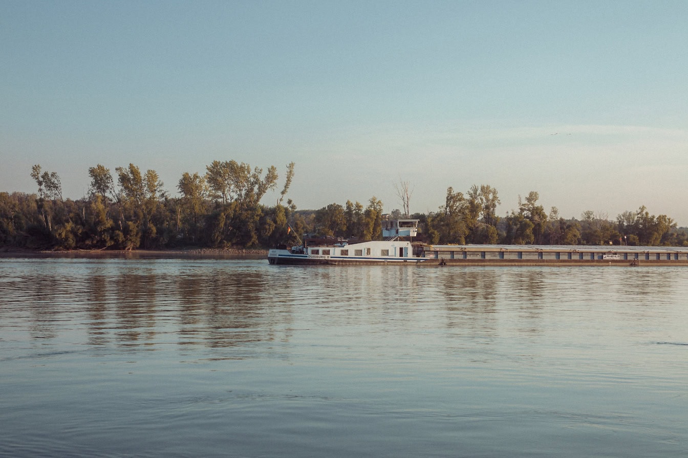 Lekterskip på Donau