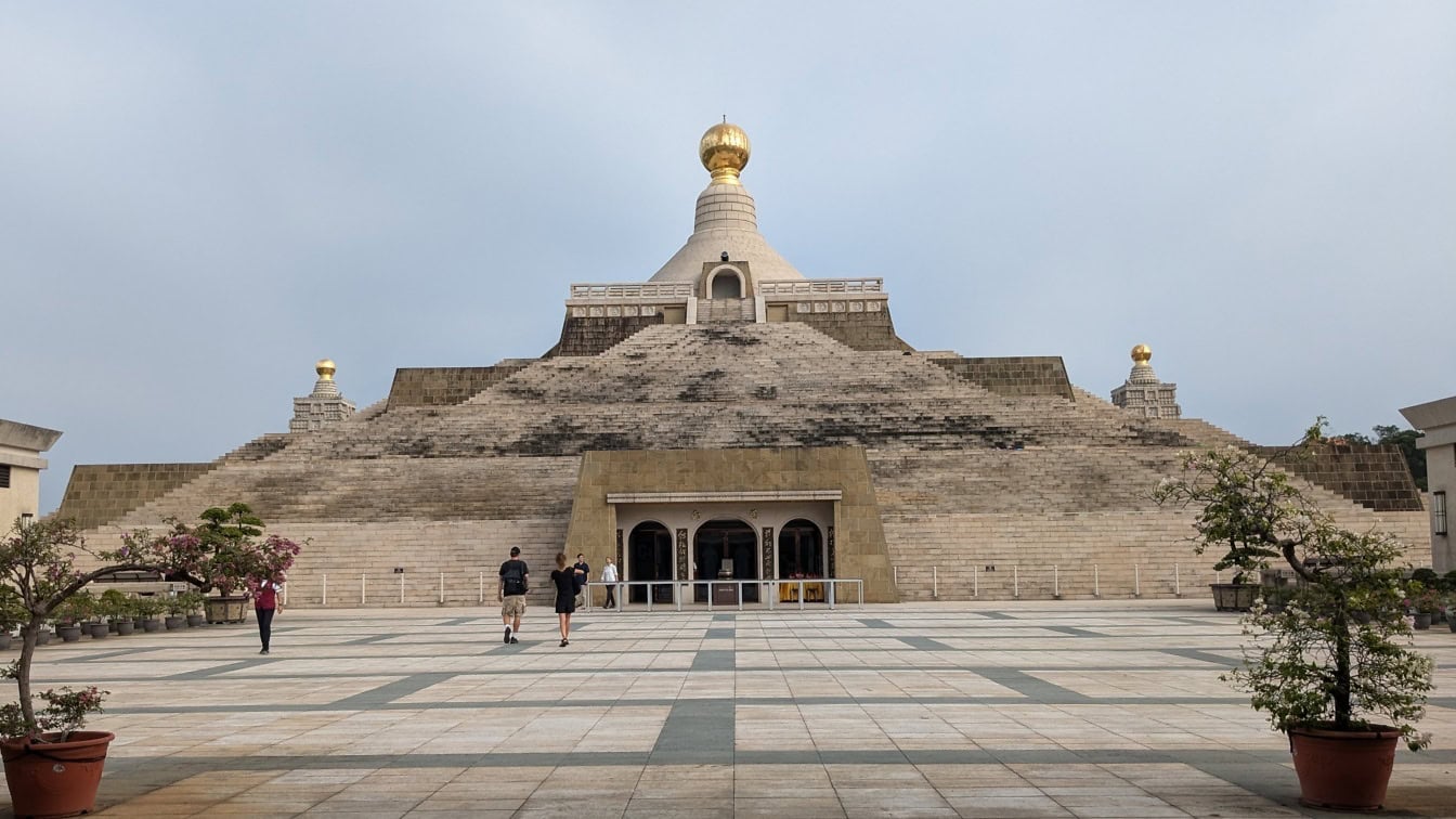 Biara dan museum Fo Guang Shan, pusat peringatan budaya dan agama Buddha, Taiwan