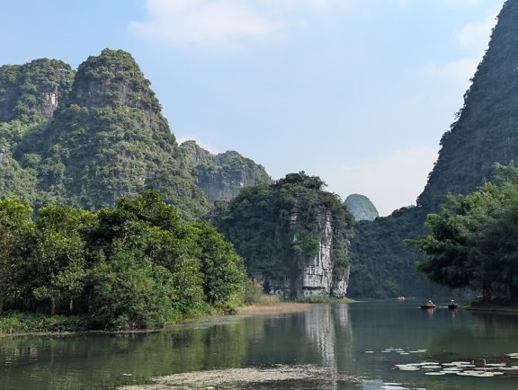 Trang An kansallispuisto lähellä Ninh Binhiä, Vietnam