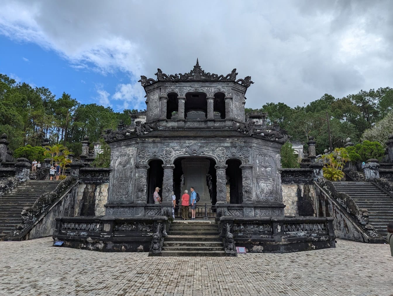 Udvendigt af en grav tilhørende Khai Dinh-kejseren eller Ung-mausoleet på UNESC-stedet i Hue, Vietnam