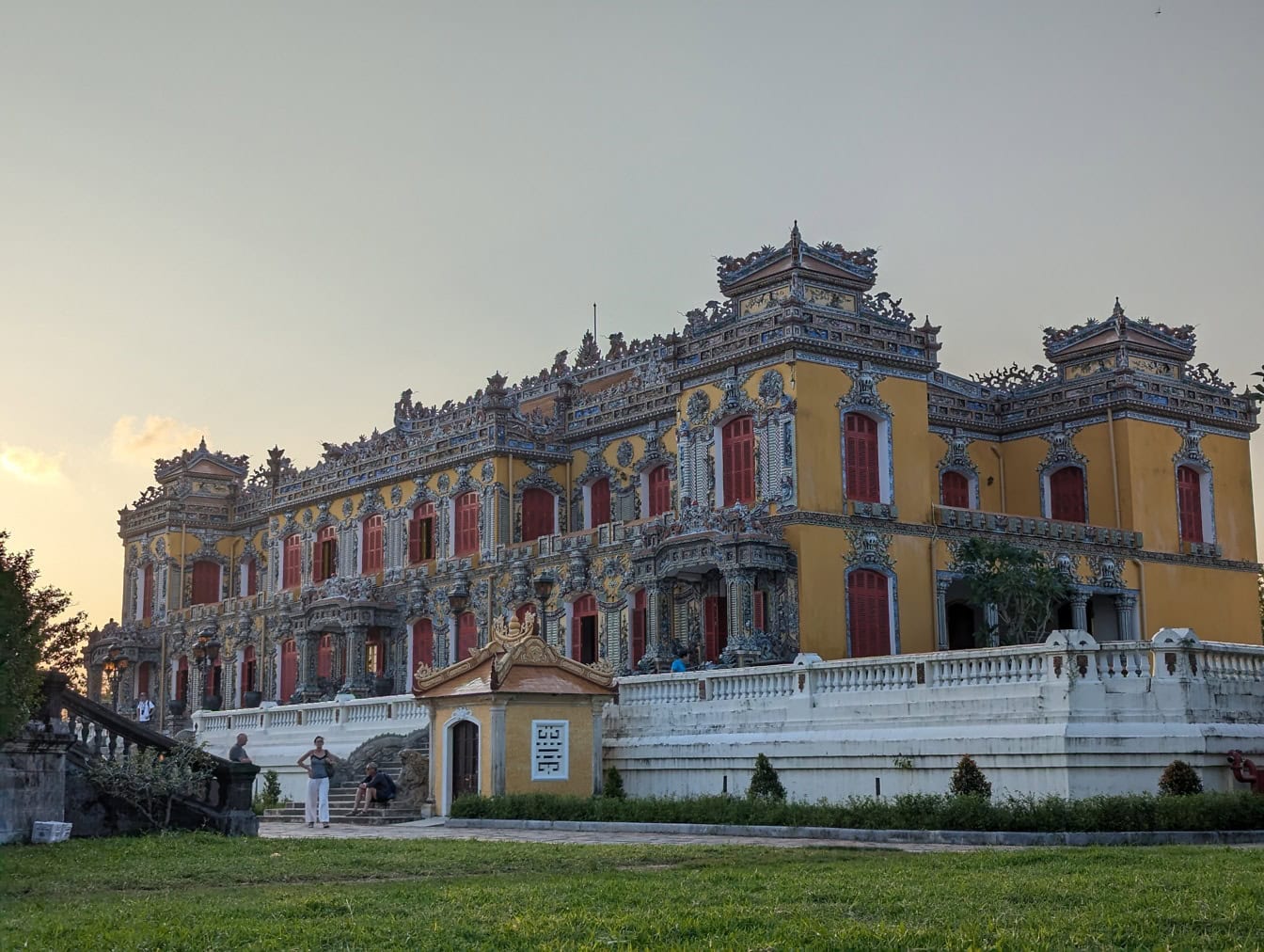 Een binnenplaats van een gebouw van een Kien Trung-paleis in de keizerlijke stad Hue, Vietnam