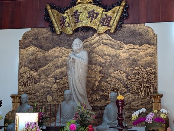 Truc Lam pagodasının iç mekanının içinde, bir Zen manastırı olan Lam Tanrısı Heykeli, Da Lat veya Dalat, Vietnam