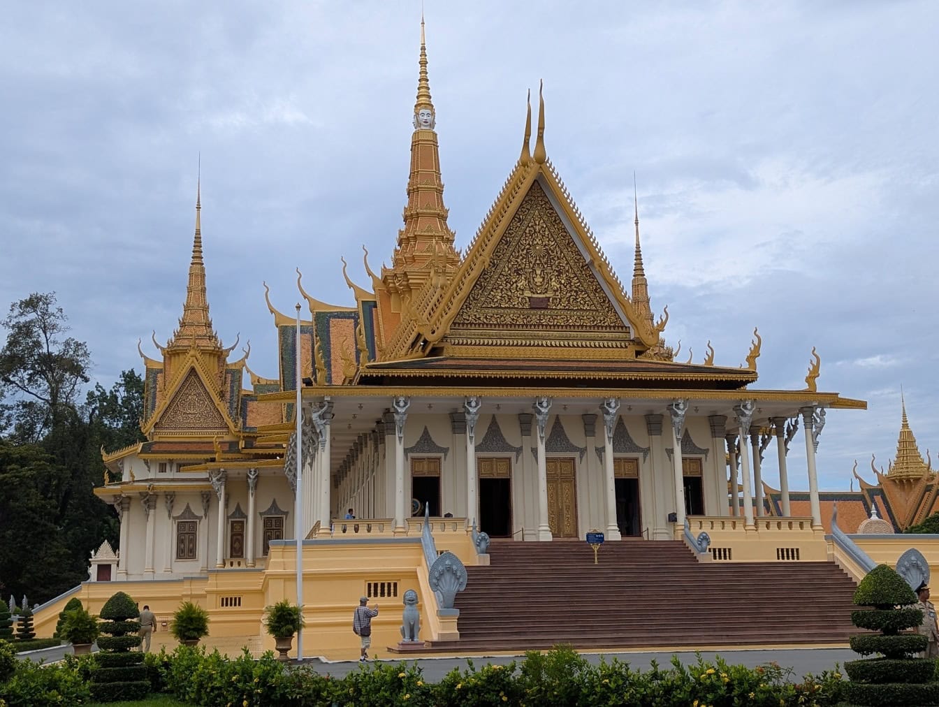 Il tempio buddista Wat Ubaosoth Ratanaram o la Pagoda d’Argento presso il Palazzo Reale di Chey Chumneas, città di Phnom Penh, capitale della Cambogia