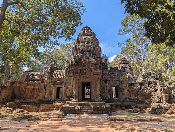 Ta Som ősi khmer temploma buddhista örökség és UNESCO helyszín Angkorban, amelyet a 12. században építettek VI. Dzsajavarman király számára, Kambodzsában