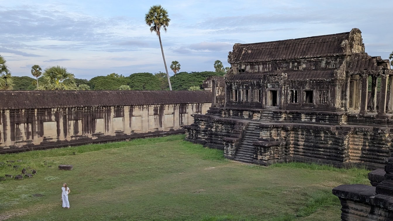 Az Angkor Wat egy hindu-buddhista templom a 12. századból, történelmi khmer templom és az UNESCO világörökség része, Kambodzsa