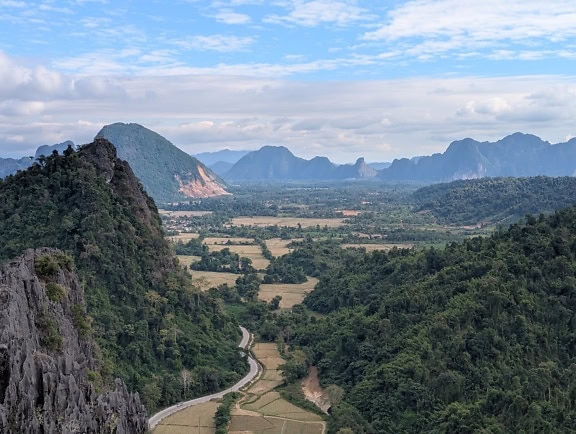 Panoráma Vang Vieng város völgyére, Laosz természeti szépsége, Ázsia