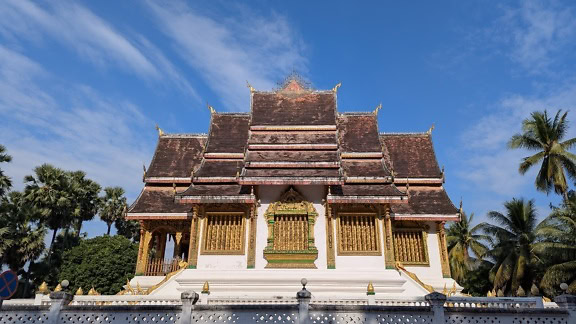 Wat Xieng Thong eller Xiengthong et buddhistisk kloster og berømt UNESCO- og turiststed bygget i det XVI århundrede af kong Setthathirath, Luang Prabang, Laos